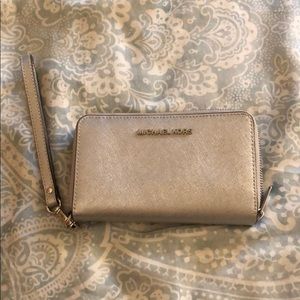 Michael kors smartphone wristlet
